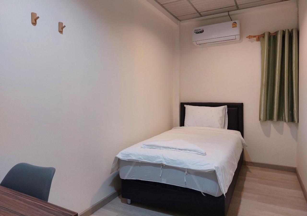 Chaiwat Hostel Bangkok Buitenkant foto